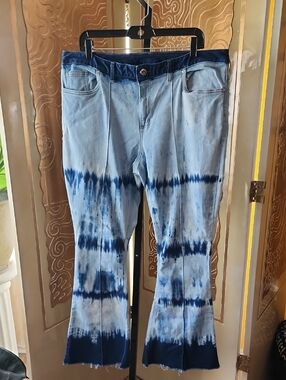 VENUS Light and Dark Blue Tie-Dye Flare Jeans